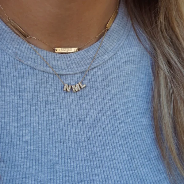Minitials Pave initiaal met collier