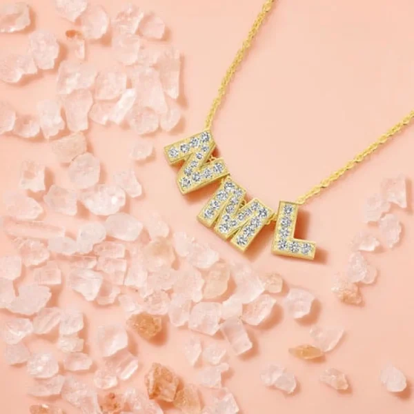 Minitials Pave initiaal met collier