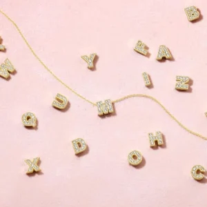 Minitials Pave initiaal met collier