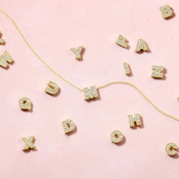 Minitials Pave initiaal met collier